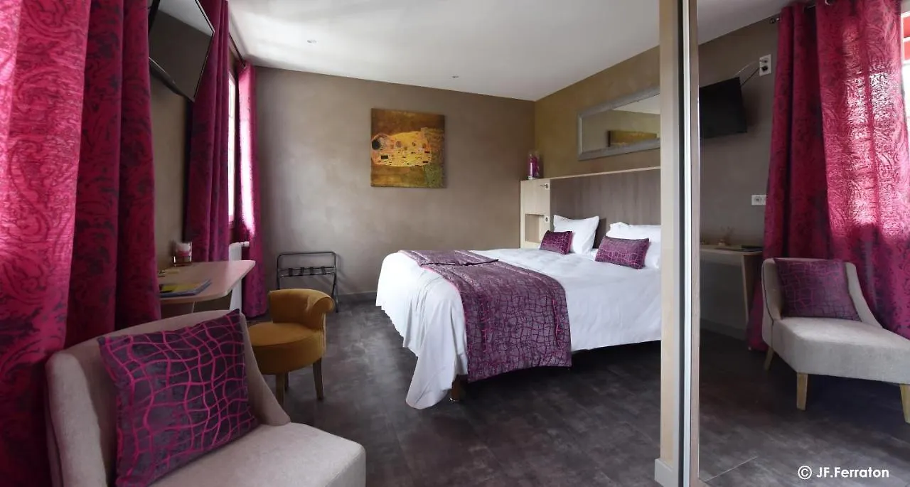 Hôtel Beau Site Loubaresse  Hotel Loubaresse (Cantal)